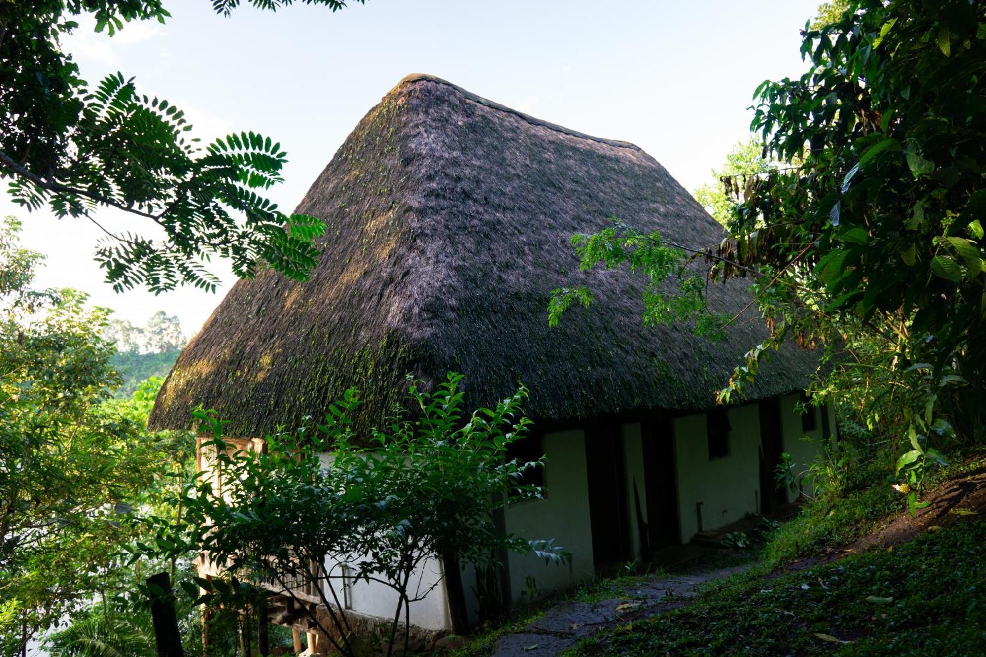 Dave The Cave Eco Lodge And Cultural Campsite Rubirizi Экстерьер фото