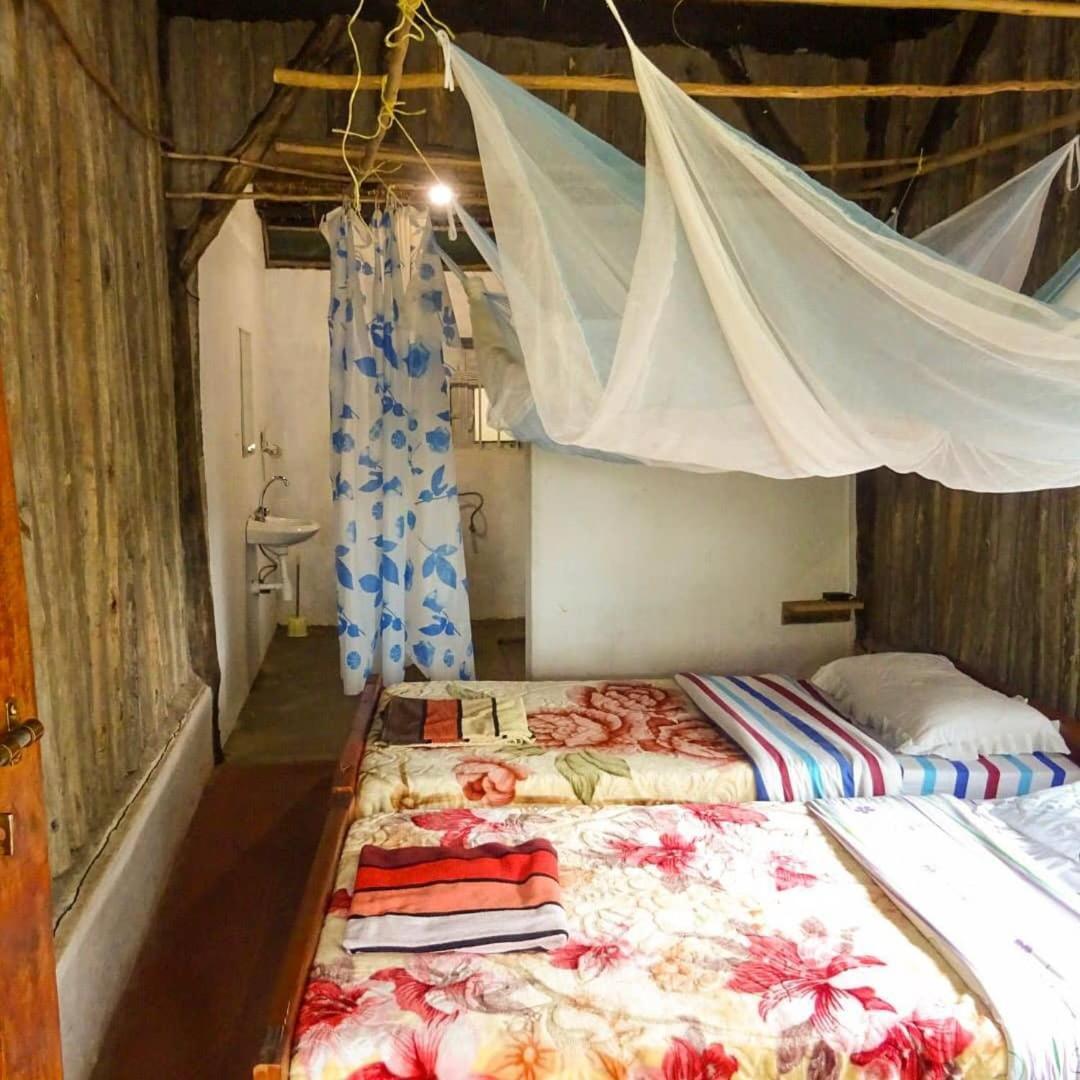 Dave The Cave Eco Lodge And Cultural Campsite Rubirizi Экстерьер фото